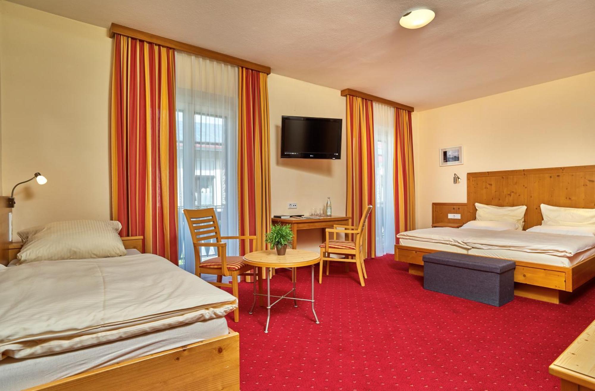 Hotel Zum Blauen Hecht Kipfenberg Exterior foto