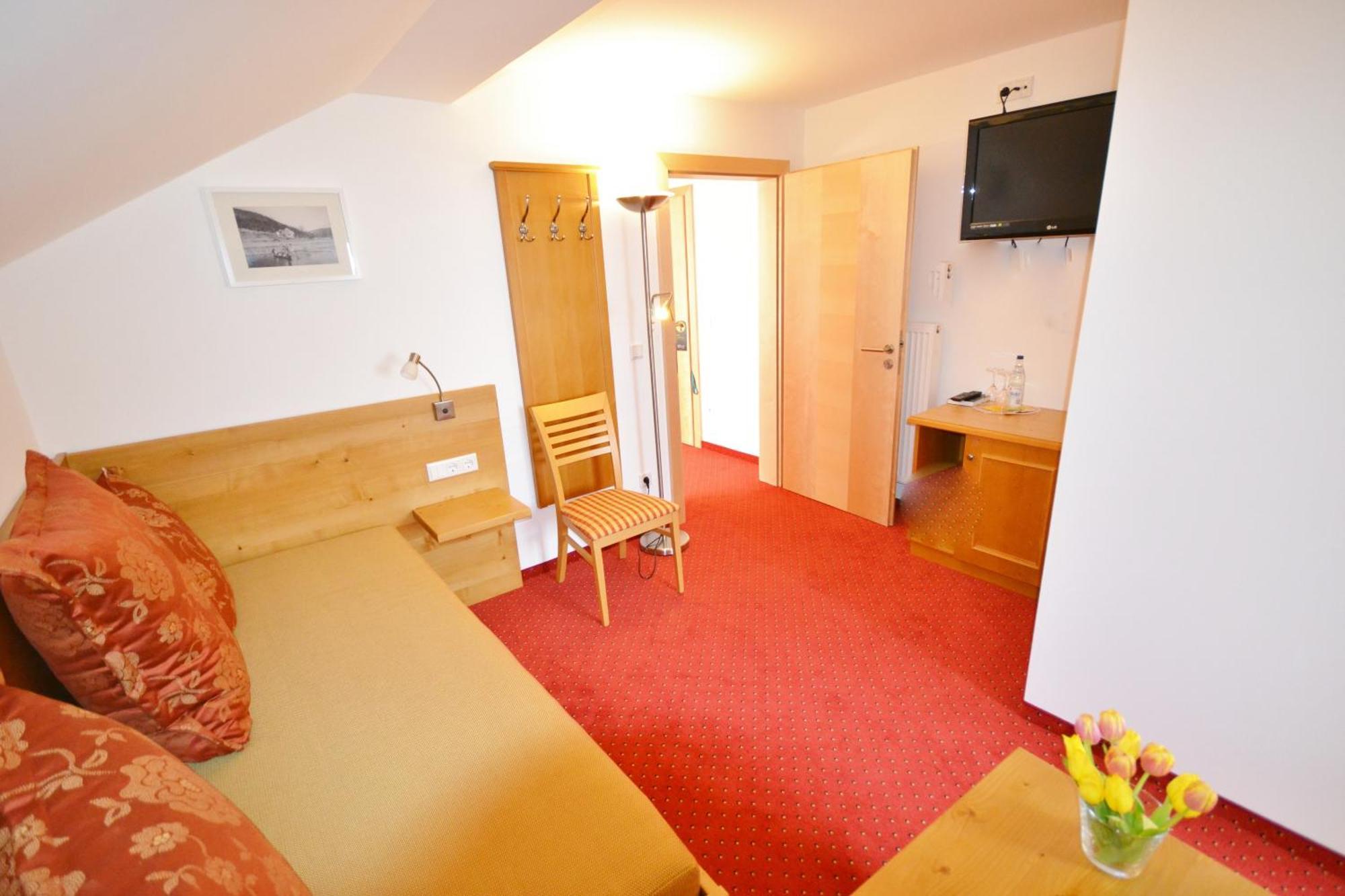 Hotel Zum Blauen Hecht Kipfenberg Exterior foto