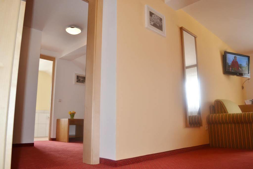 Hotel Zum Blauen Hecht Kipfenberg Exterior foto