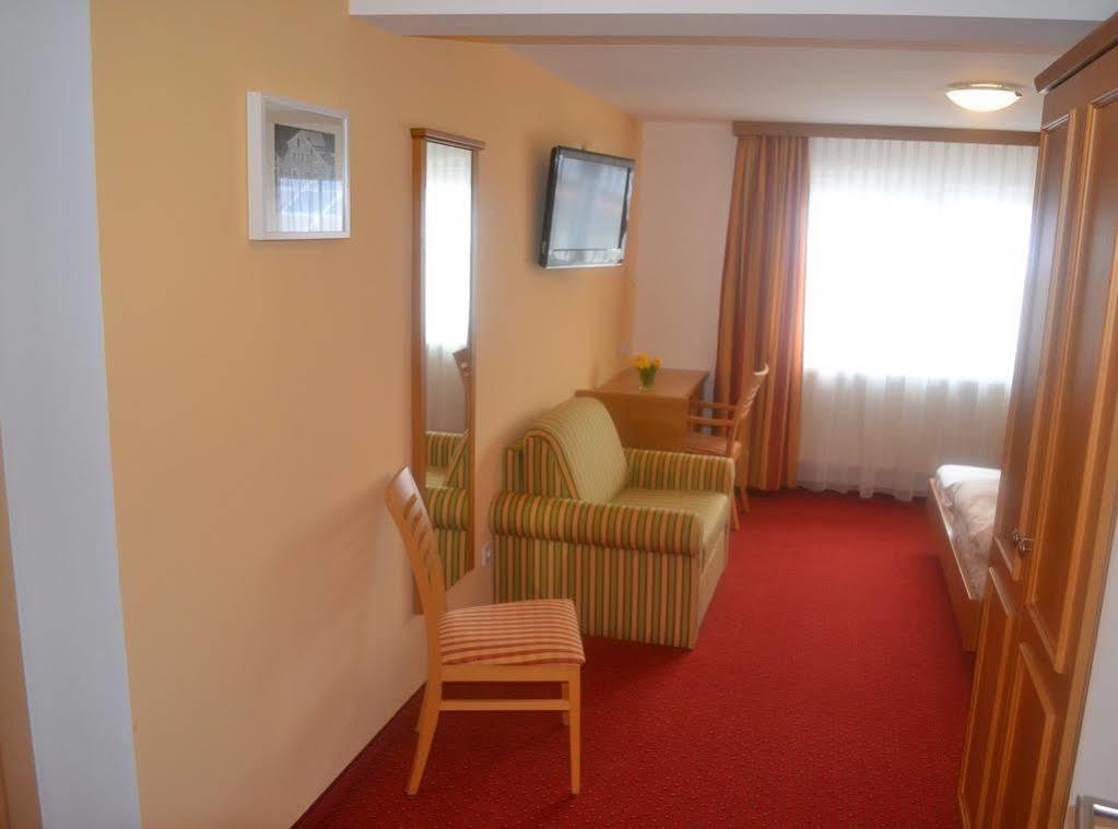 Hotel Zum Blauen Hecht Kipfenberg Exterior foto